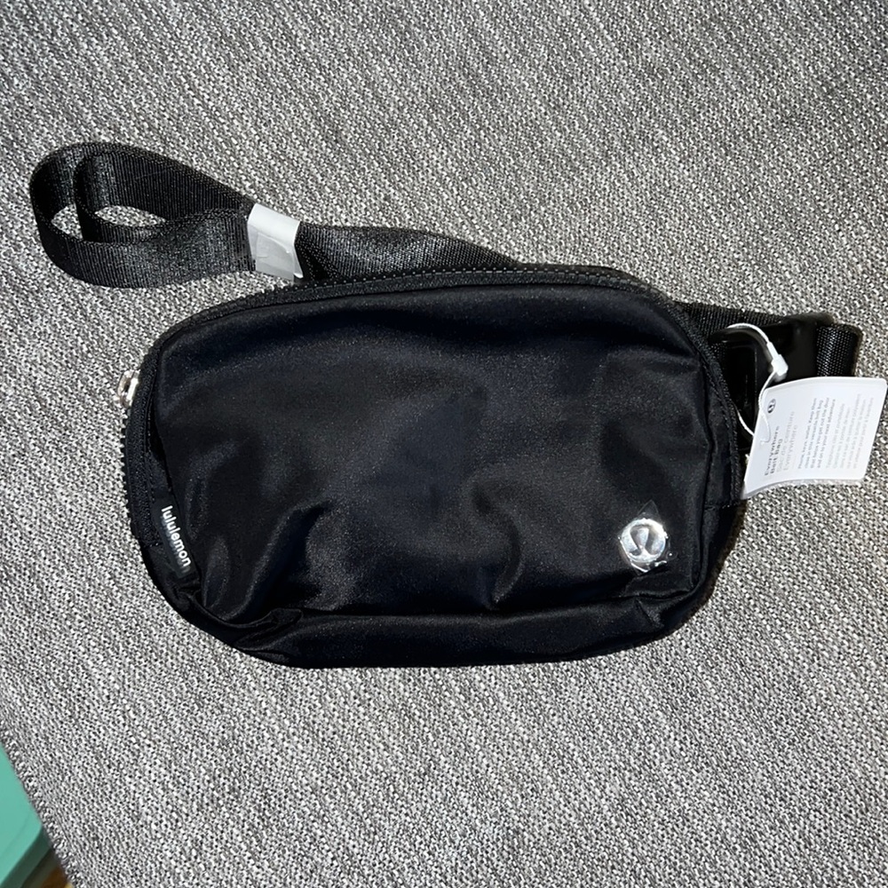 Lululemon everywhere belt bag **NEW**
